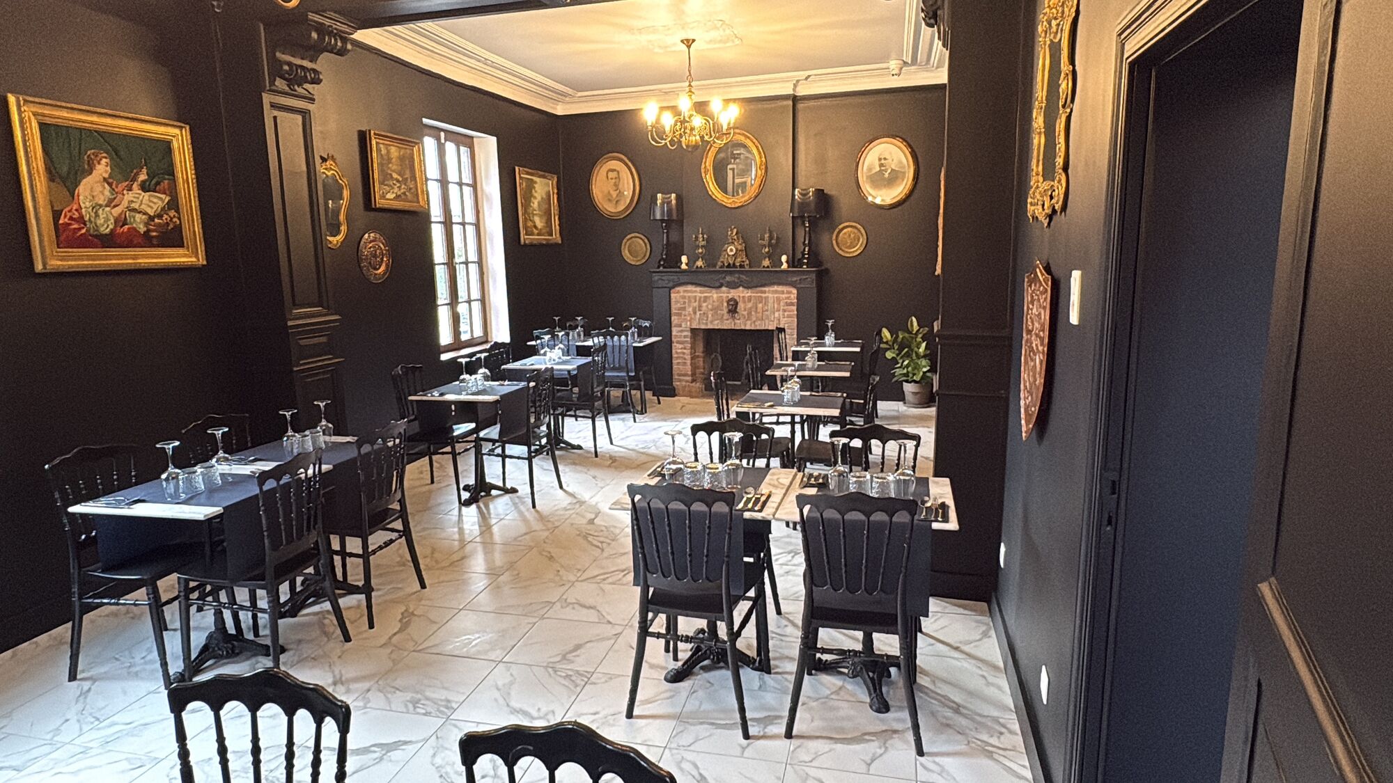 Vue d’ensemble de la salle de La Toque Noire Ristorante